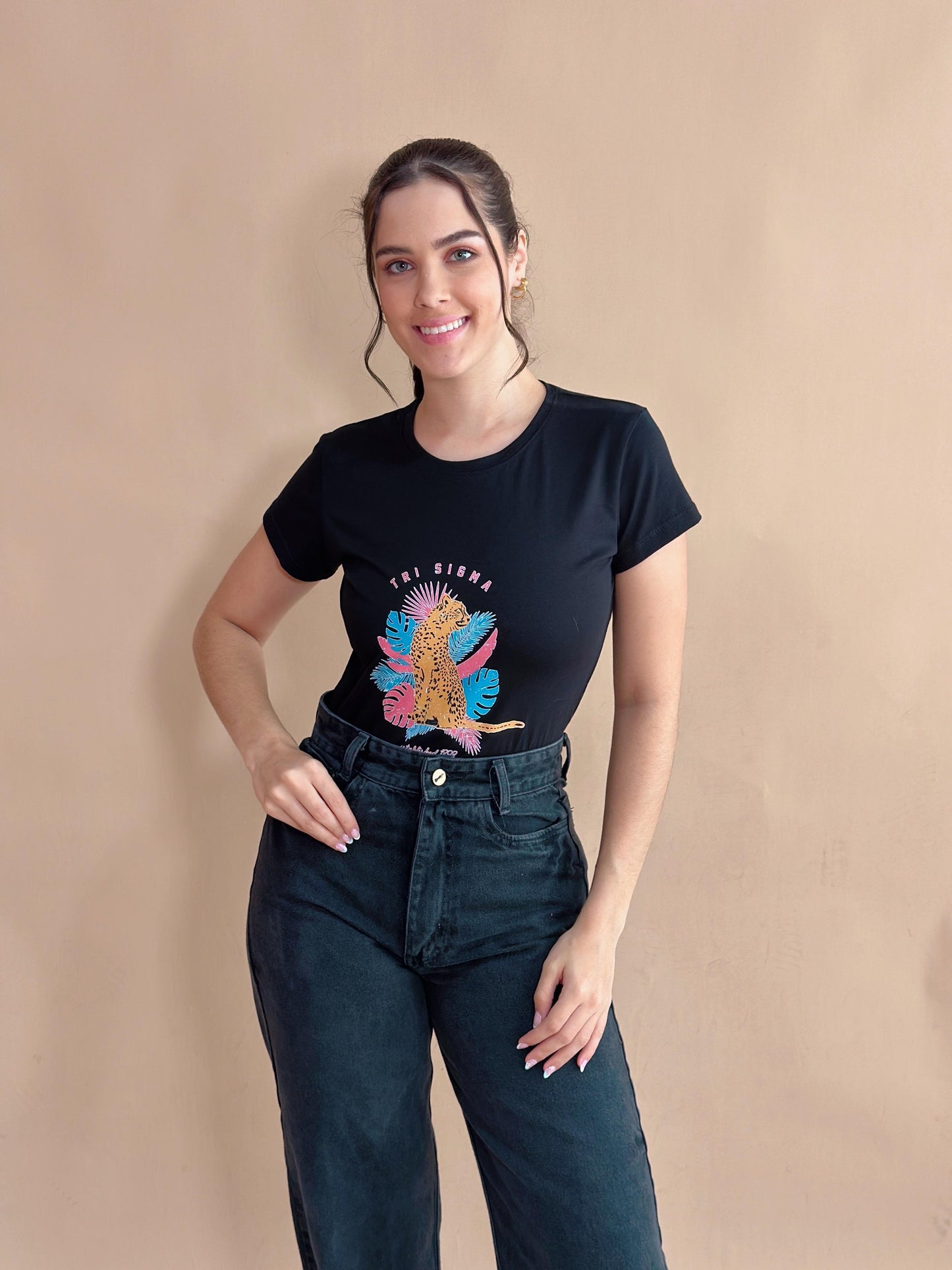 Básica Estampada Negra Leopardo